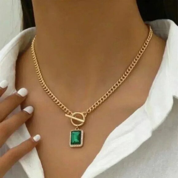 14K Gold-Filled Chain with Emerald Green Pendant Toggle Clasp 16.5 inches length - Picture 1 of 4